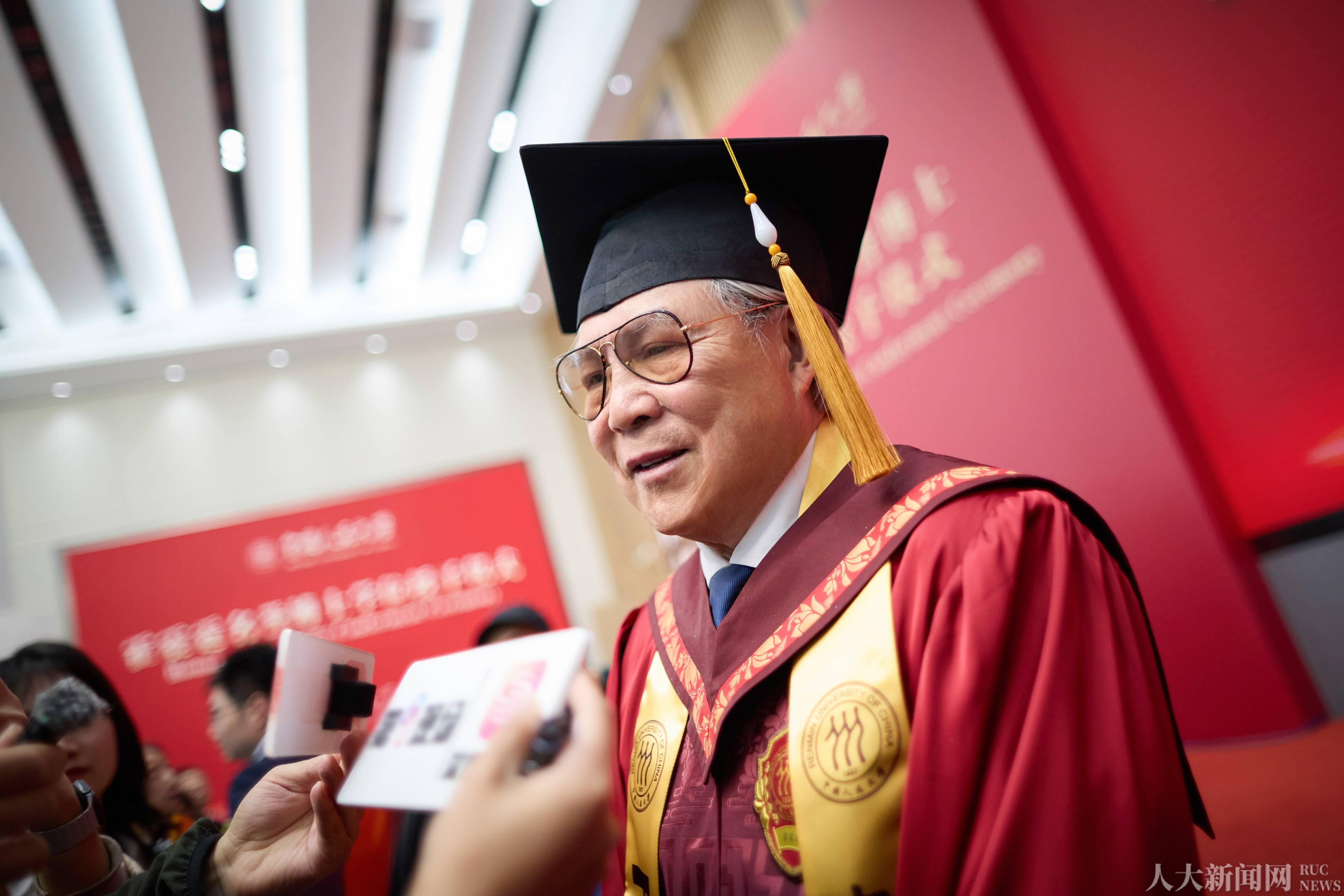 祝賀霍震霆會長獲中國人民大學頒授名譽博士學位